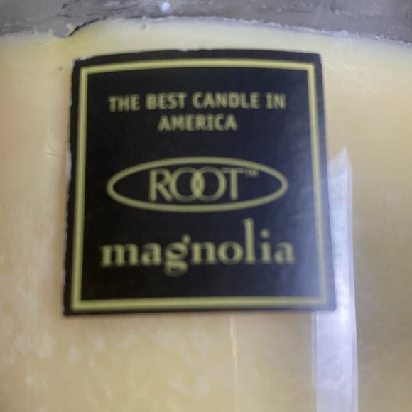 Root Candle Magnolia Scented Jar Candle - Picture 2 of 4
